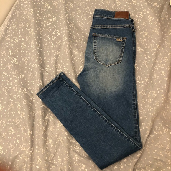 Hollister Shape Love Jeans - Picture 3 of 6